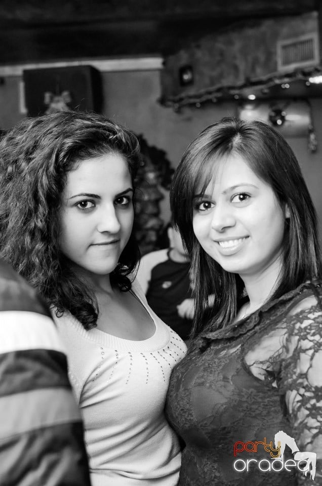 Vineri noaptea în Club Downtown,