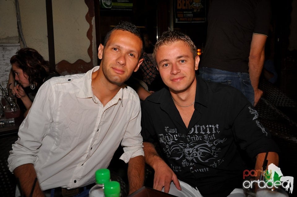 Vineri noaptea în Club Downtown, 