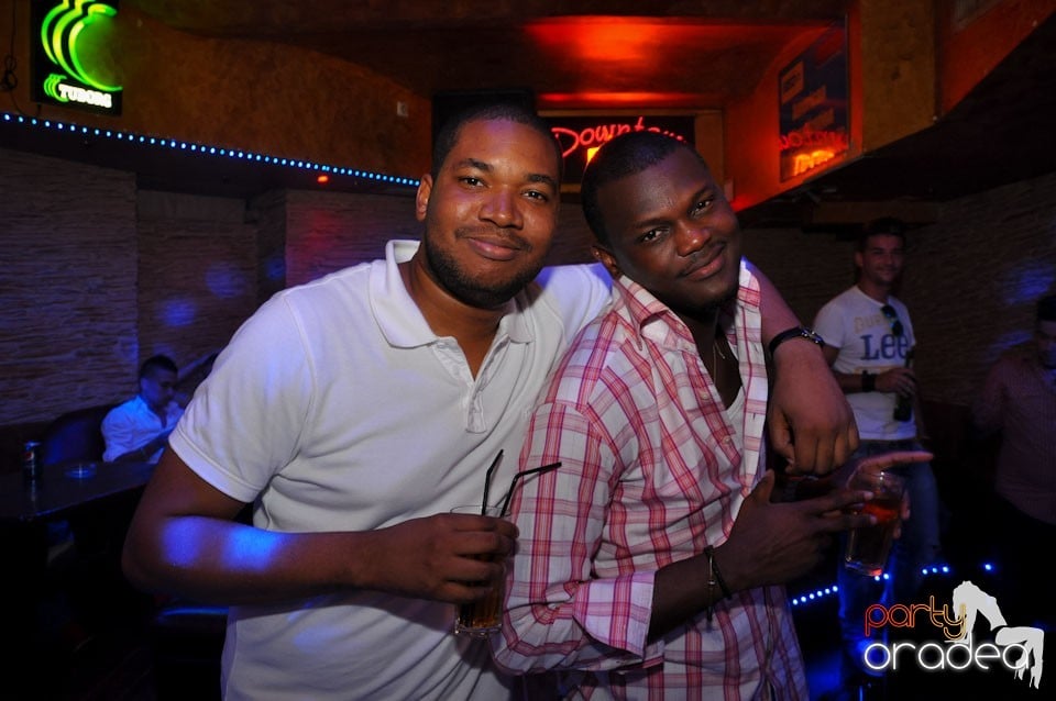 Vineri noaptea în Club Downtown, 