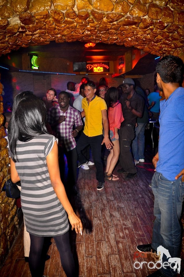 Vineri noaptea în Club Downtown, 