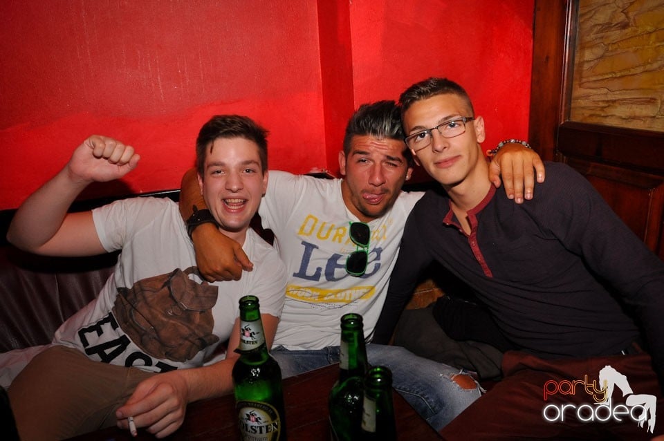 Vineri noaptea în Club Downtown, 