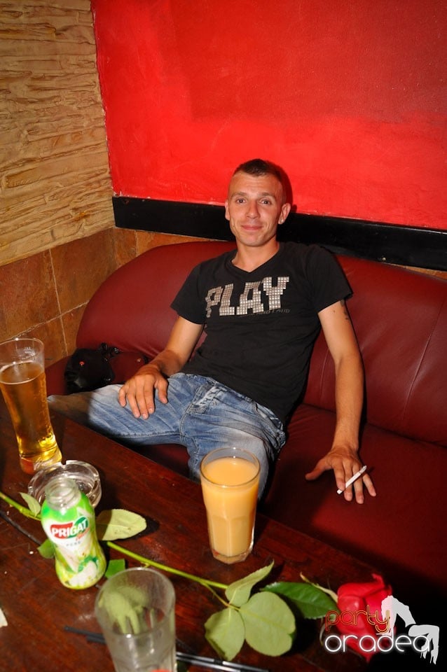 Vineri noaptea în Club Downtown, 