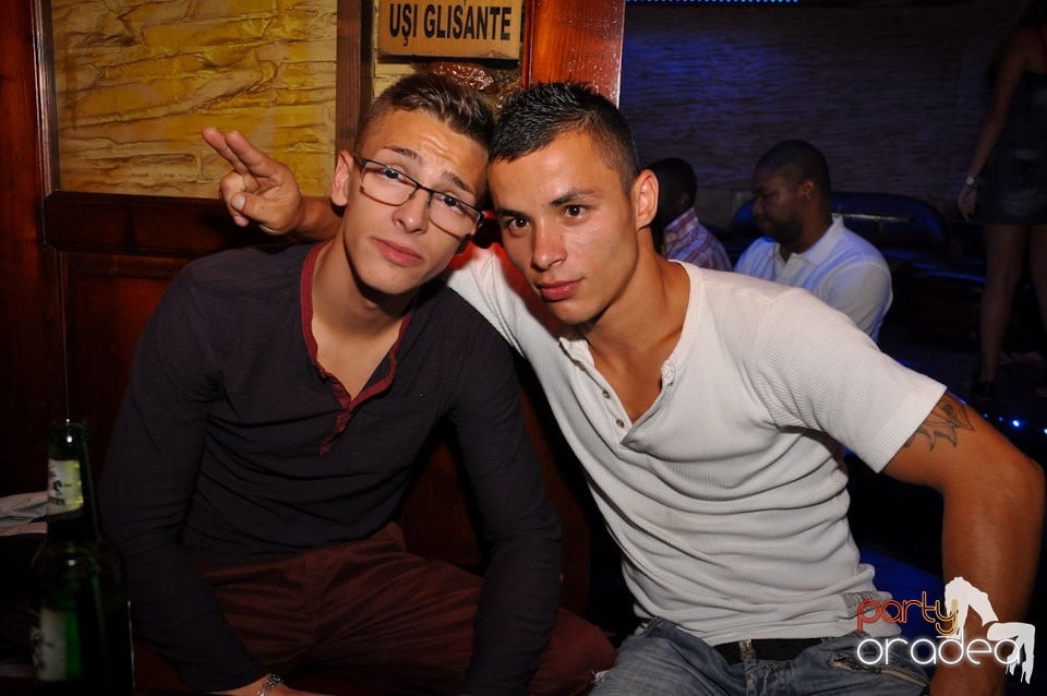Vineri noaptea în Club Downtown, 