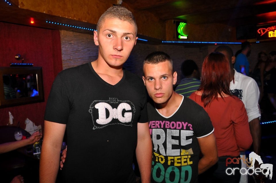 Vineri noaptea în Club Downtown, 