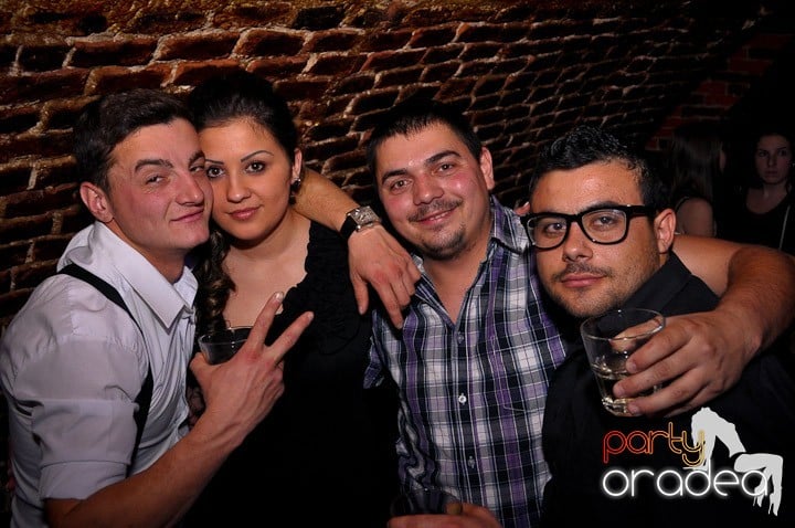 Vineri noaptea în Club Escape, 