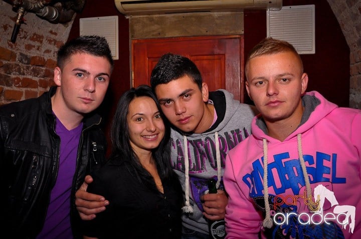 Vineri noaptea în Club Escape, 