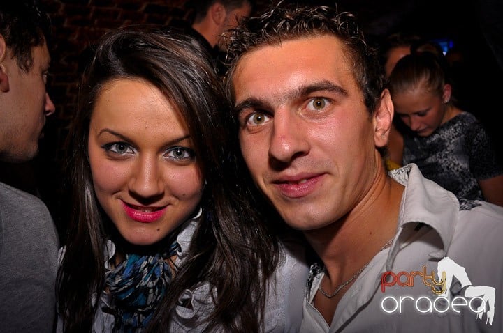 Vineri noaptea în Club Escape, 