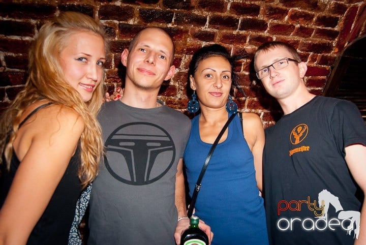 Vineri noaptea în Club Escape, 