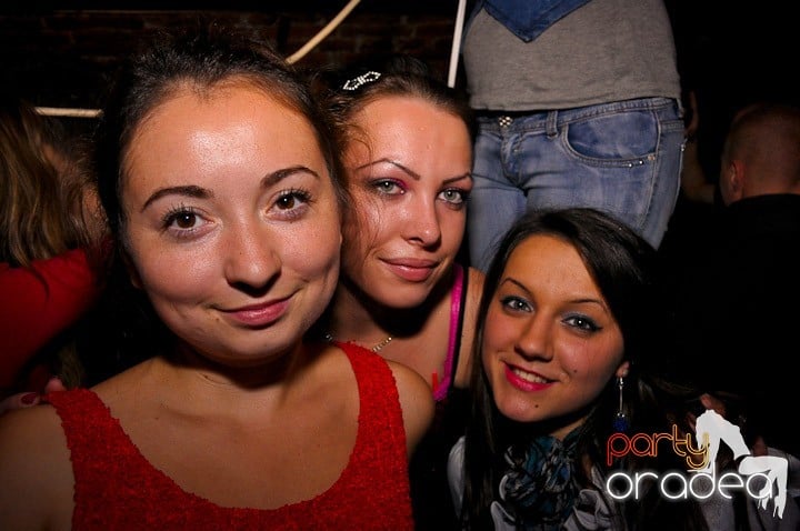 Vineri noaptea în Club Escape, 