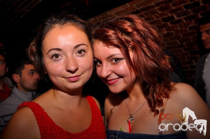 Vineri noaptea în Club Escape, 