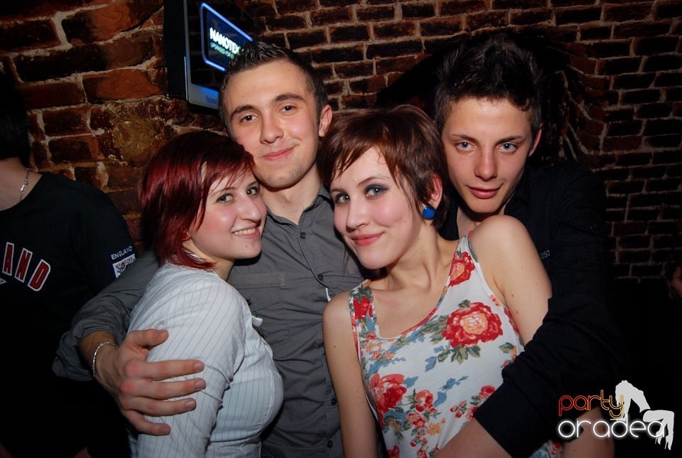 Vineri noaptea în Club Escape, 