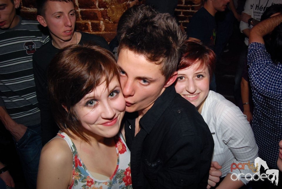 Vineri noaptea în Club Escape, 