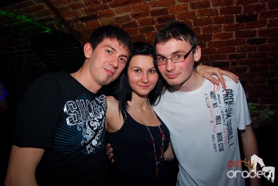 Vineri noaptea în Club Escape, 