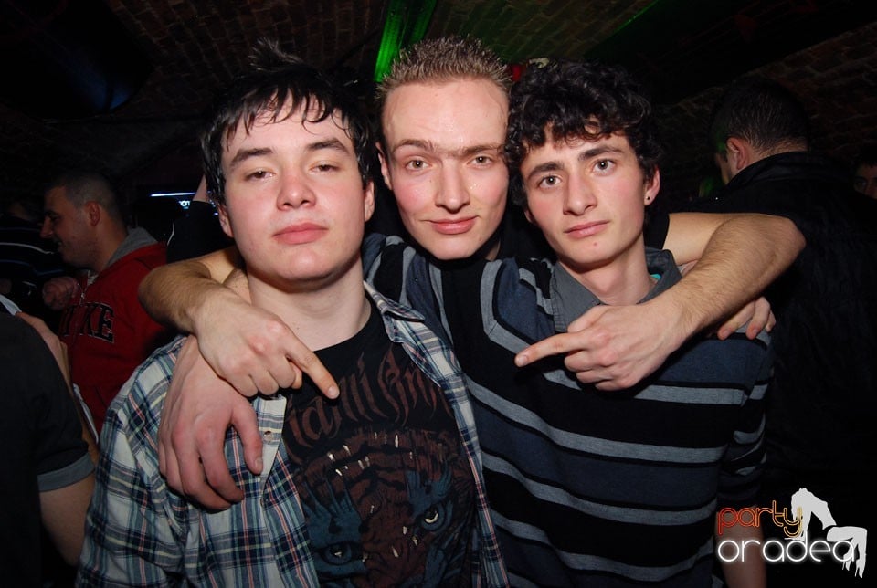 Vineri noaptea în Club Escape, 