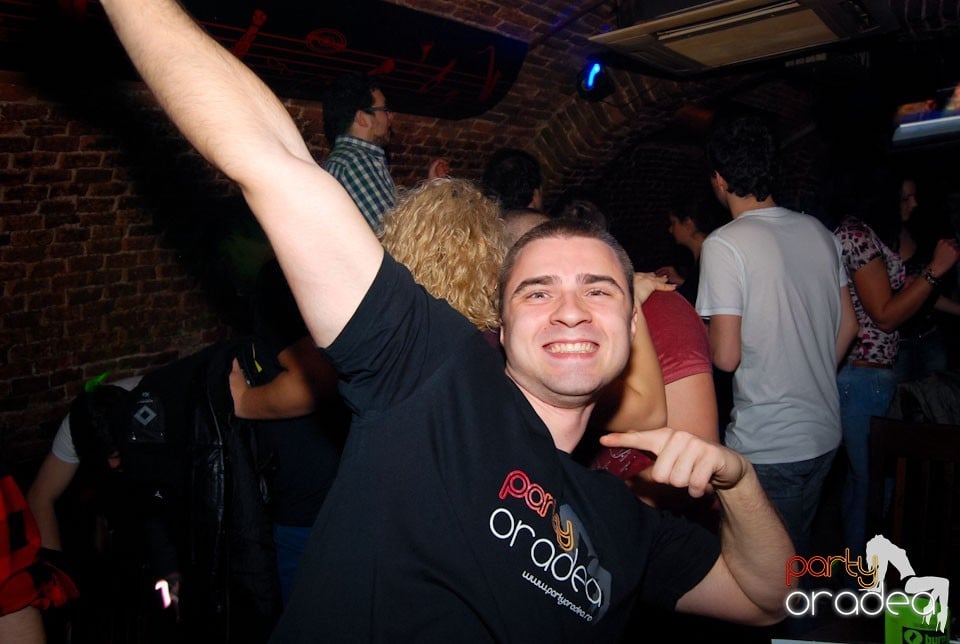 Vineri noaptea în Club Escape, 