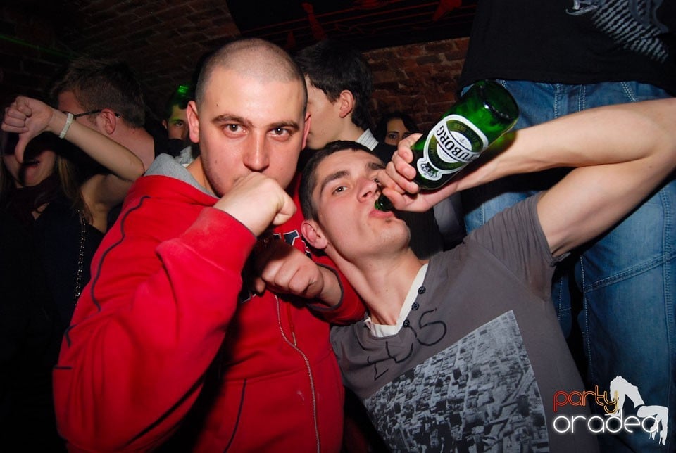 Vineri noaptea în Club Escape, 