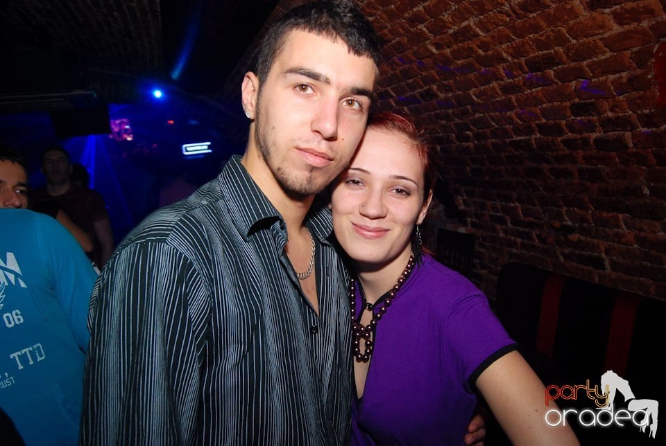 Vineri noaptea în Club Escape, 