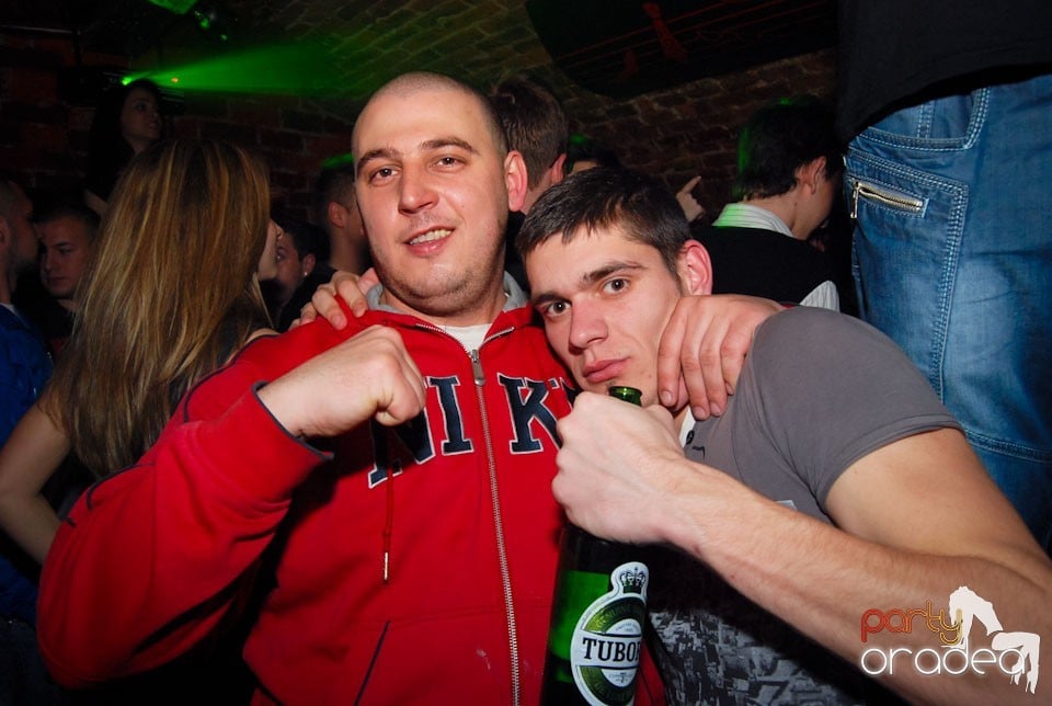 Vineri noaptea în Club Escape, 