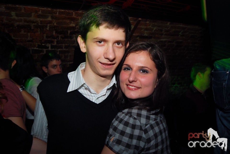 Vineri noaptea în Club Escape, 