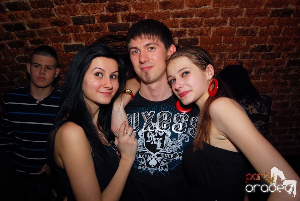 Vineri noaptea în Club Escape, 