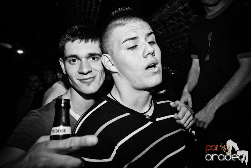 Vineri noaptea în Club Escape, 