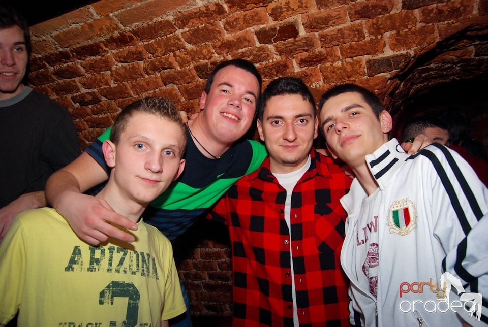 Vineri noaptea în Club Escape, 