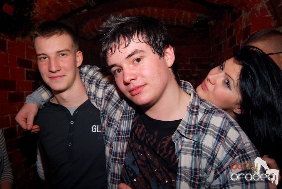 Vineri noaptea în Club Escape, 