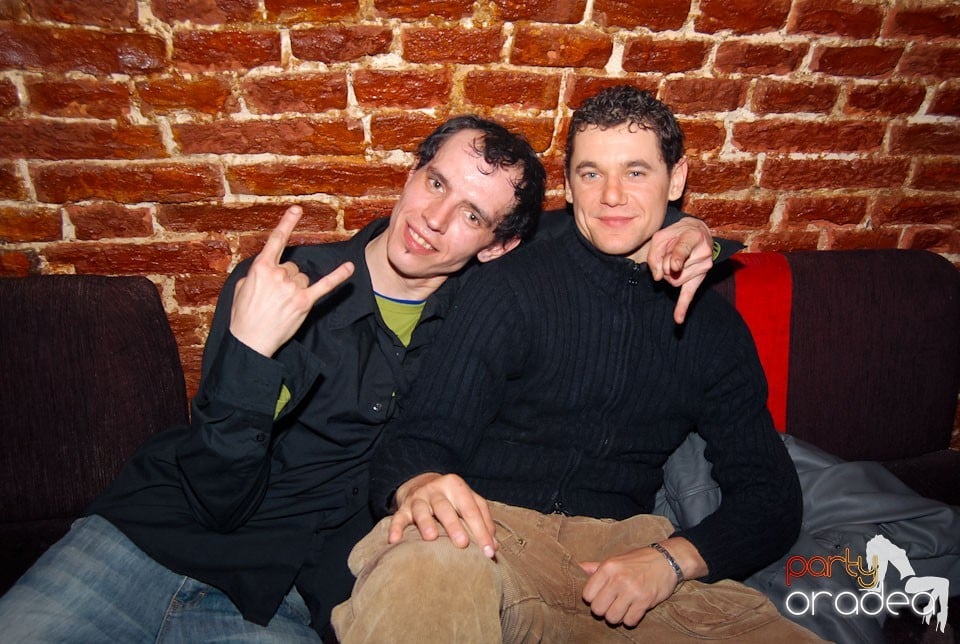 Vineri noaptea în Club Escape, 