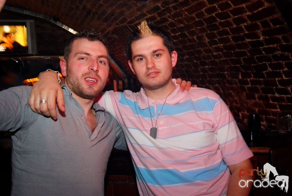 Vineri noaptea în Club Escape, 