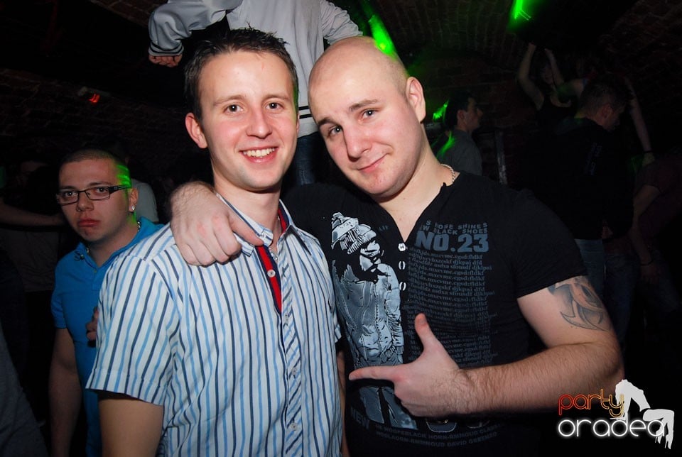 Vineri noaptea în Club Escape, 