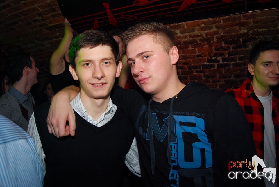 Vineri noaptea în Club Escape, 