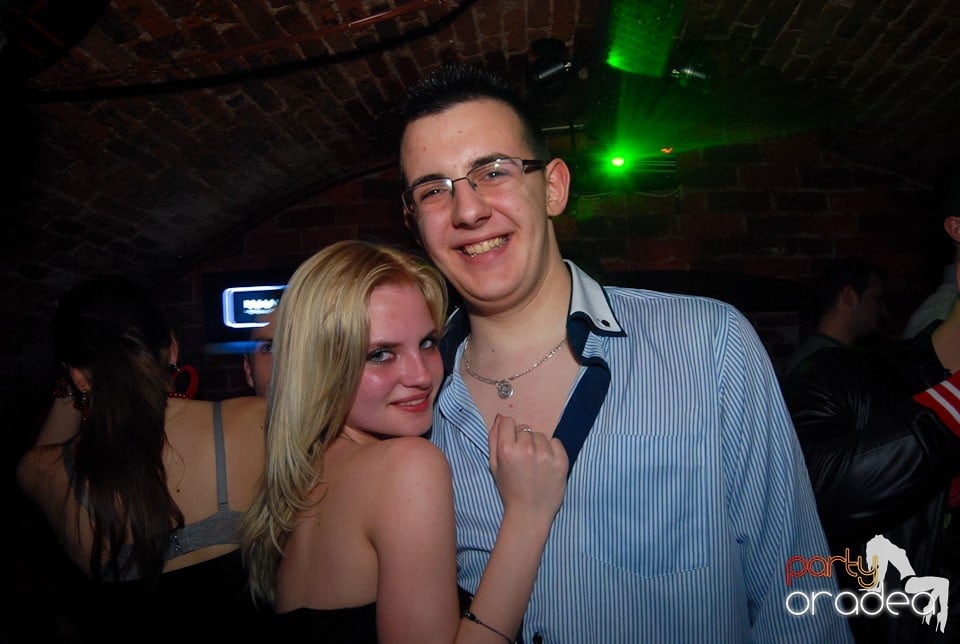 Vineri noaptea în Club Escape, 