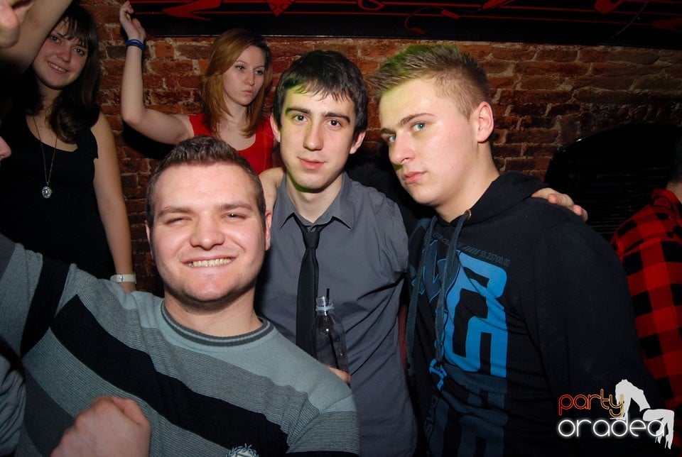 Vineri noaptea în Club Escape, 