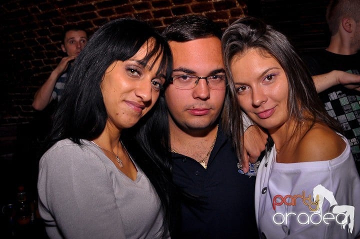 Vineri noaptea în Club Escape, 