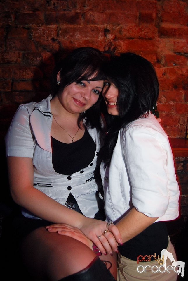 Vineri noaptea în Club Escape, 