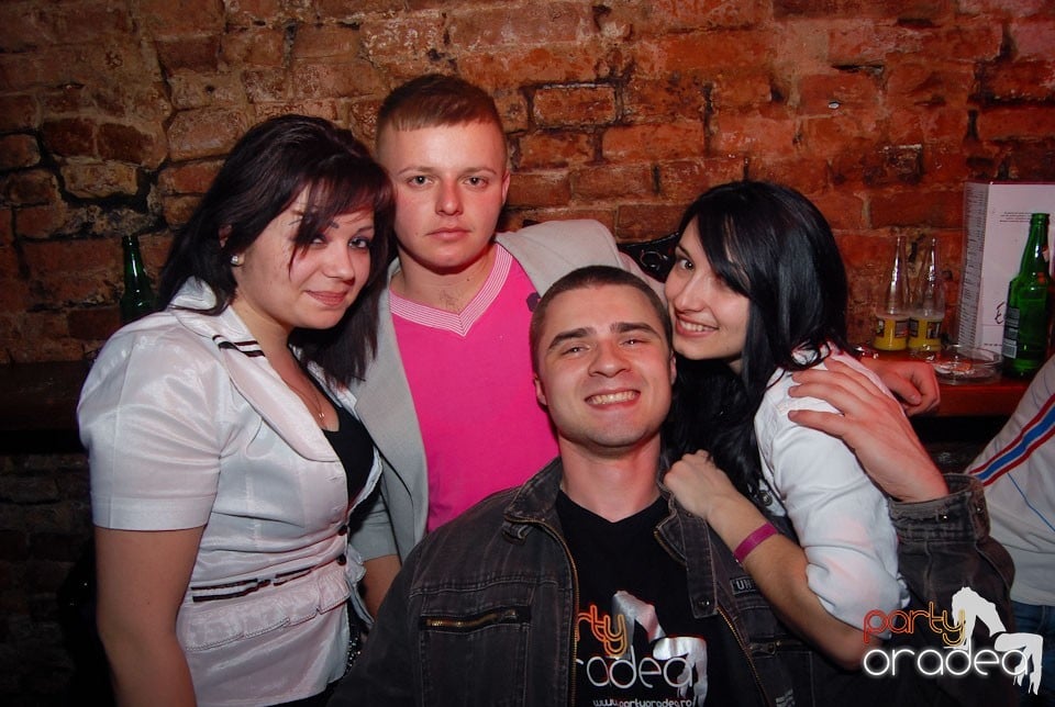 Vineri noaptea în Club Escape, 