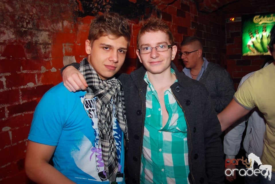 Vineri noaptea în Club Escape, 