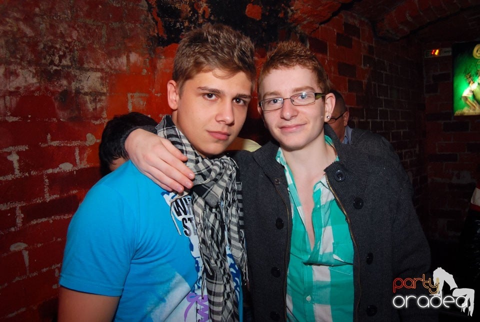 Vineri noaptea în Club Escape, 