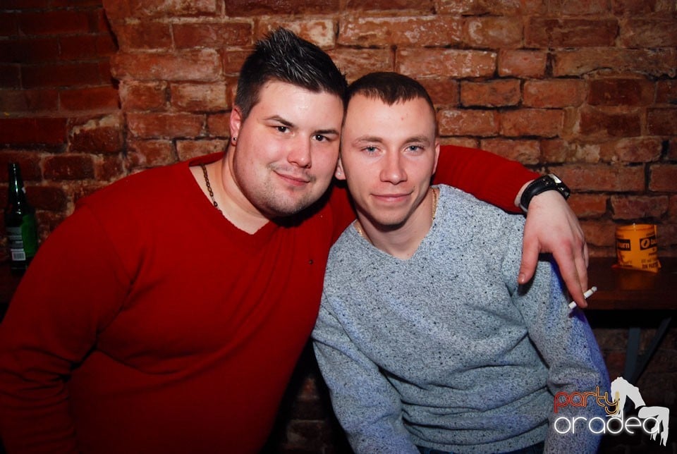 Vineri noaptea în Club Escape, 