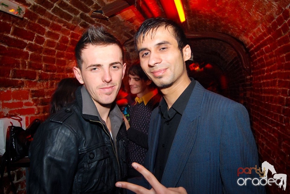 Vineri noaptea în Club Escape, 