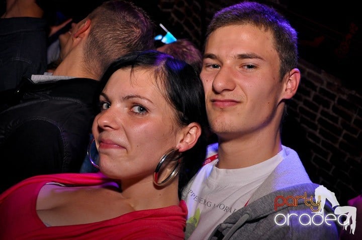 Vineri noaptea în Club Escape, 