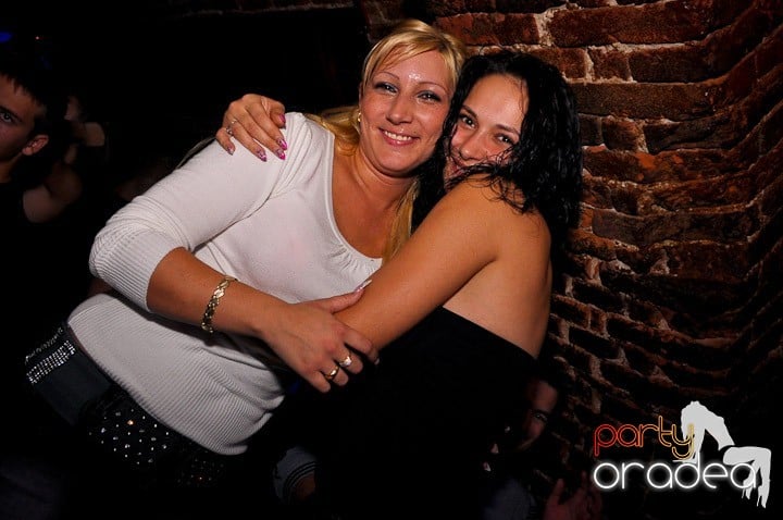 Vineri noaptea în Club Escape, 