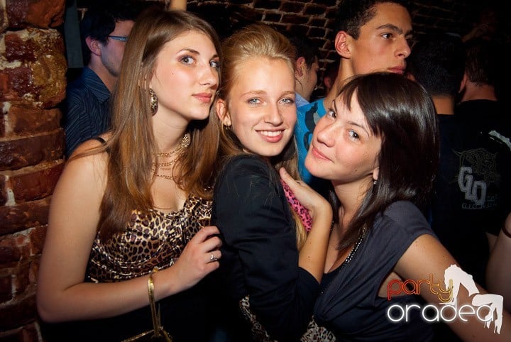 Vineri noaptea în Club Escape, 