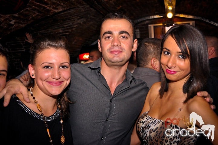 Vineri noaptea în Club Escape, 