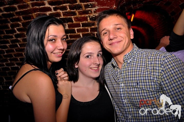 Vineri noaptea în Club Escape, 