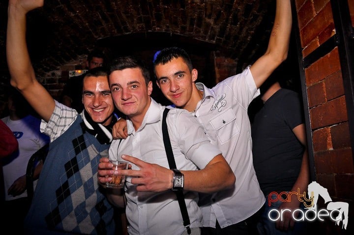 Vineri noaptea în Club Escape, 