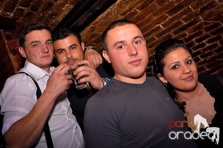 Vineri noaptea în Club Escape, 