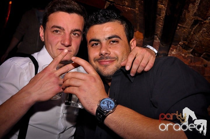 Vineri noaptea în Club Escape, 