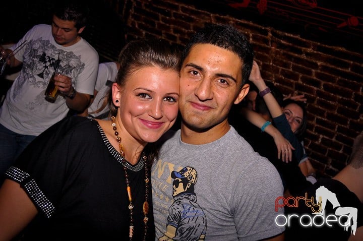 Vineri noaptea în Club Escape, 