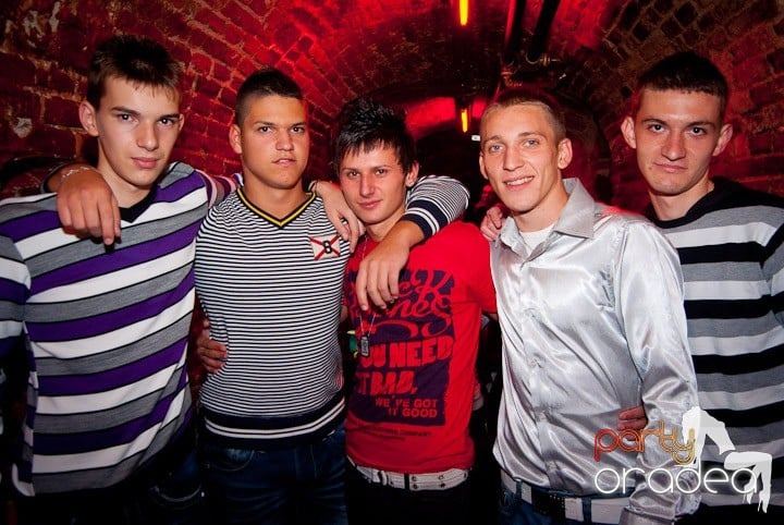 Vineri noaptea în Club Escape, 